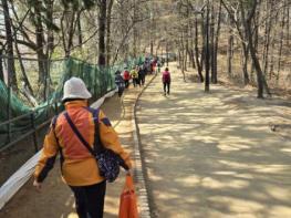 용인특례시 기흥구보건소, '맨발 걷기' 프로그램 참여자 모집 기사 이미지