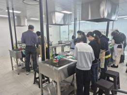 파주시 운정보건소, '한방차 만들기' 주민들 큰 호응 기사 이미지