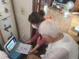 괴산군보건소, AI·IoT 기반 어르신 건강관리 본격 운영 기사 이미지