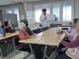 옥천군보건소 '찾아가는 건강보건소'로 경로당에서 주민 건강 돌본다