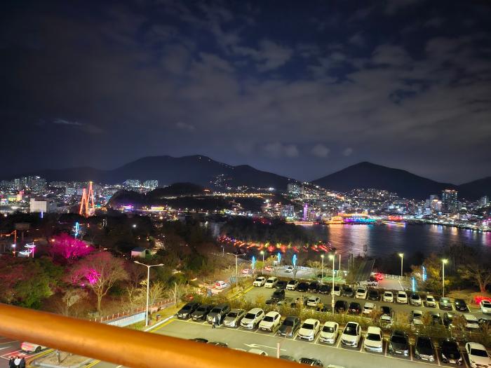 사이비 진보는 틀렸다, 5천피 자랑말고 해외여행자제나 국산 소비장려운동이라도 해야할 상황 아닌가 기사 이미지