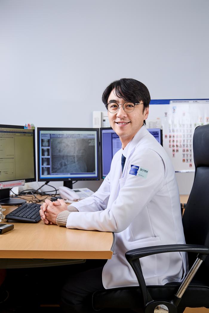 일산병원, 정형외과 김형복 교수 굽어지는 척추, 단순 노화 아닐 수 있어