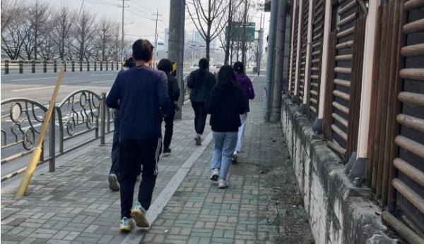 증평군보건소, 달리며 그린 ‘강아지’...슬로우조깅 아트러닝 눈길