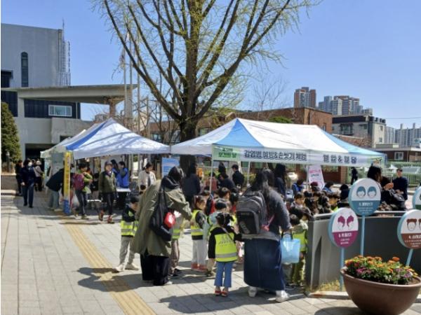 시흥시보건소, 제54회 보건의 날 기념 '건강 한마당 홍보관' 성료