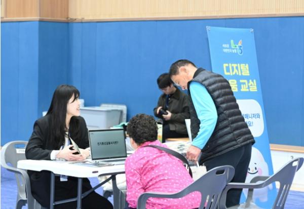 예산군, 의료취약지역 찾아가는 농촌왕진버스 운영