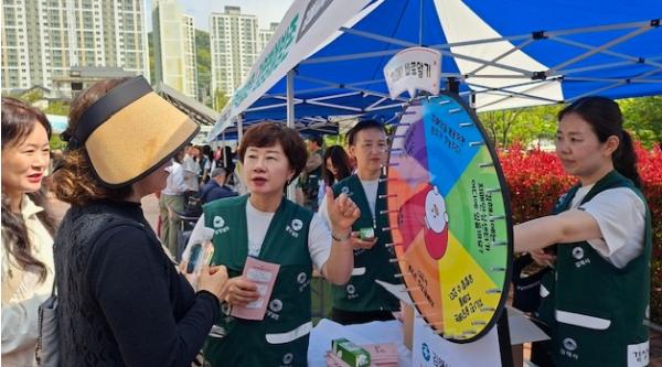 “함께 걸으며 치매 극복” 김해시서부보건소, 한마음 치매극복 걷기행사 성료