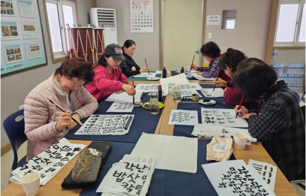 포항시 북구보건소, 송라면 ‘쓰담쓰담 캘리그라피’ 동아리 운영