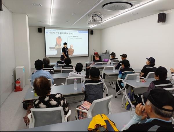 파주시 운정3동 실버경찰대 봉사단, 심폐소생술 등 응급처치 교육 실시