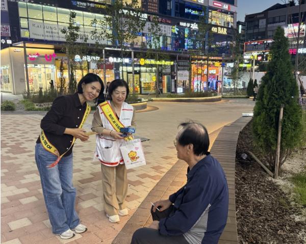 화성특례시 만세구보건소, 향남2지구 중심상가 일대서 금연캠페인 펼쳐