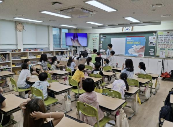군포시, 어린이 대상 '감염병 예방 손씻기 체험교육' 성료